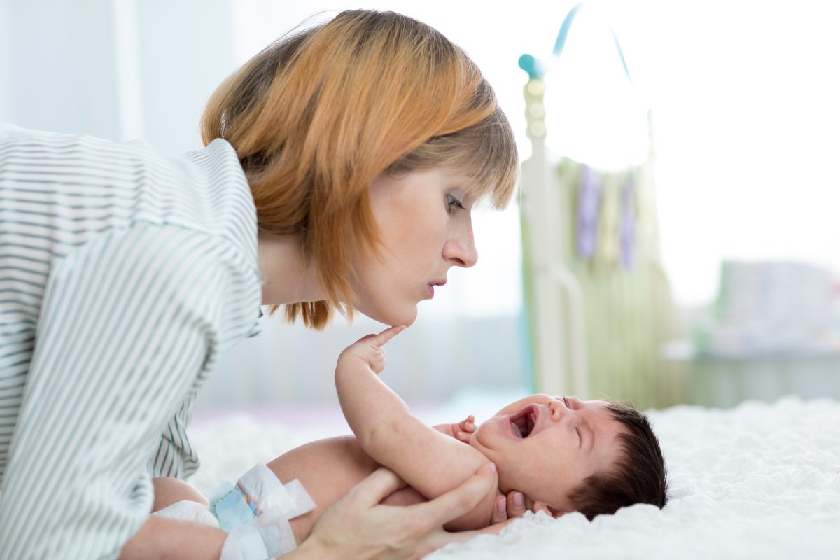Aprenda a prevenir e aliviar as cólicas do bebê