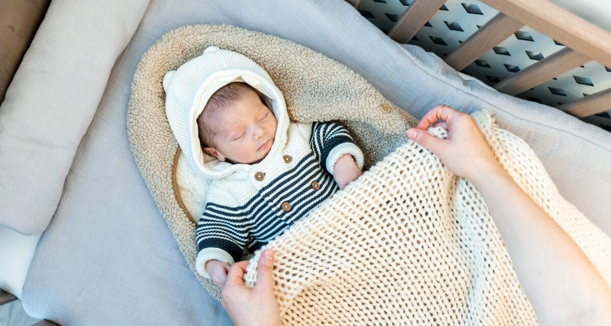 Tempo frio? Bebê quentinho e protegido! Conheça os cuidados indispensáveis para o recém-nascido no inverno